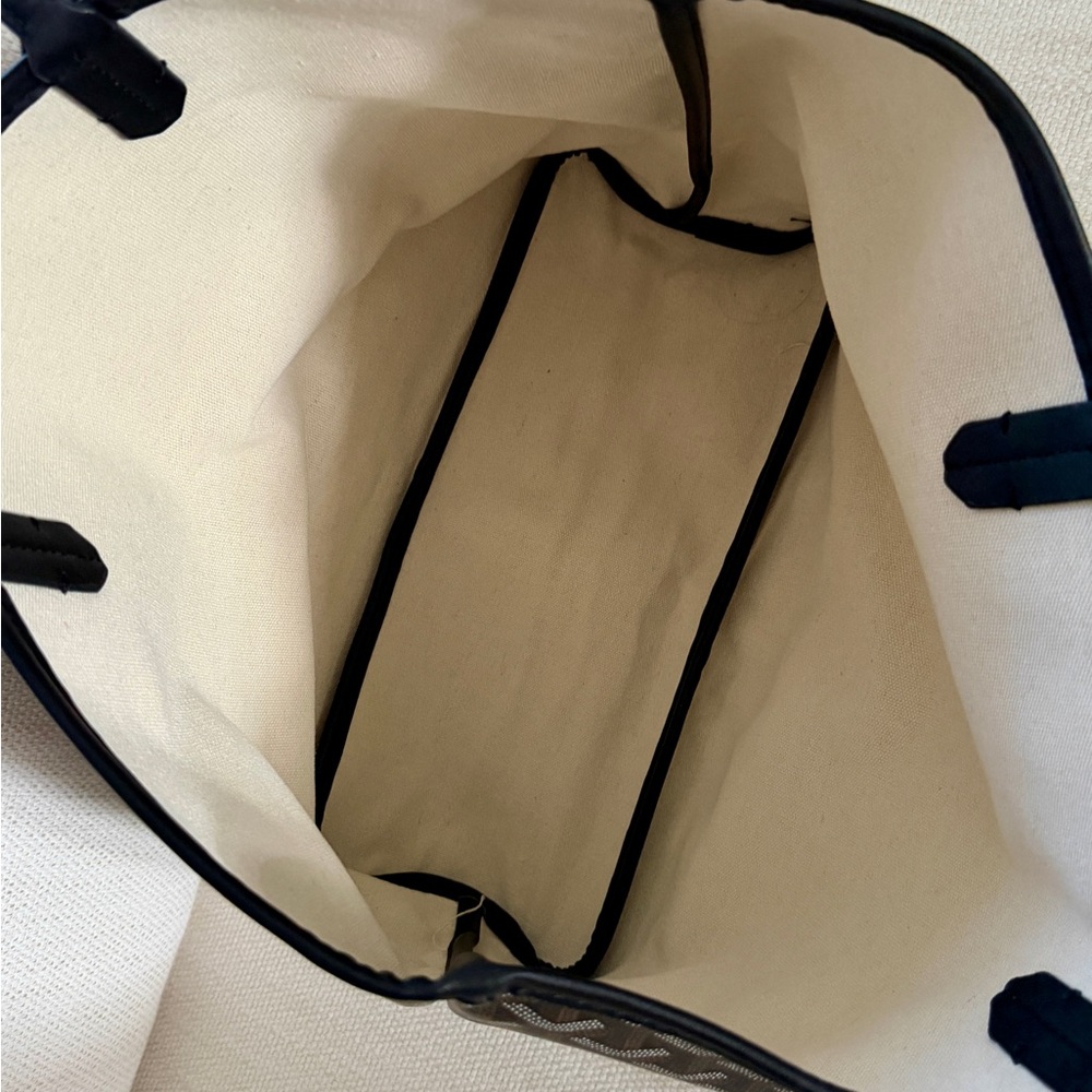 Designer inspired Black Tote with Pouch - Picture 3 of 16